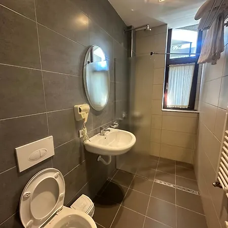 Hotel Gjallica 3*